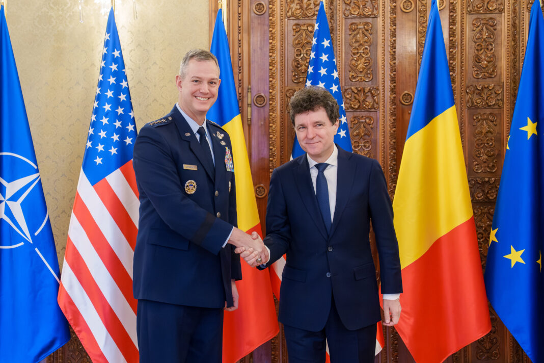 NEWS.ro: Preşedintele Nicuşor Dan l-a primit pe Comandantul Suprem al Forţelor Aliate din Europa (SACEUR) şi al Comandamentului European al Armatei SUA, la Cotroceni / Discuţii despre provocările războiului de agresiune al Rusiei împotriva Ucrainei