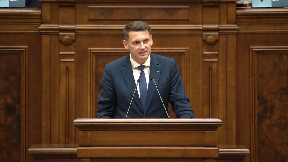 NEWS.ro: Preşedintele Senatului: Într-o lume marcată de o instabilitate fără precedent, România nu îşi poate permite experimente politice/ România are nevoie de un stat capabil să reziste şocurilor externe, nu slăbit din interior de calcule electorale