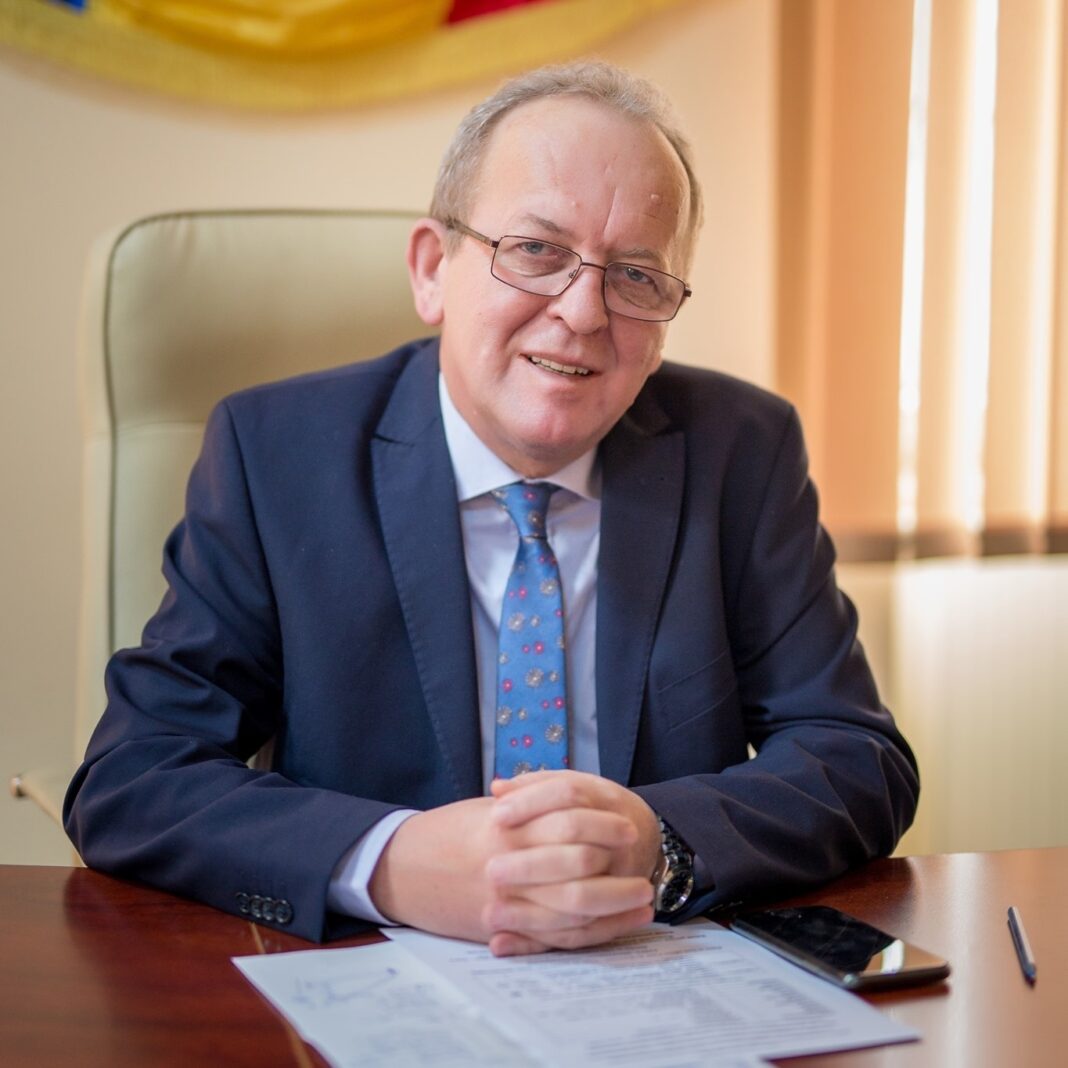 NEWS.ro: Primarul din Huedin (PNL) a demisionat din funcţie: Mandatul a fost câştigat cu dificultate, cu aproximativ o treime din voturi, fapt care mi-a dat de gândit / Fără o majoritate solidă, de 50% plus unu, nu consider corect să iau decizii nepopulare