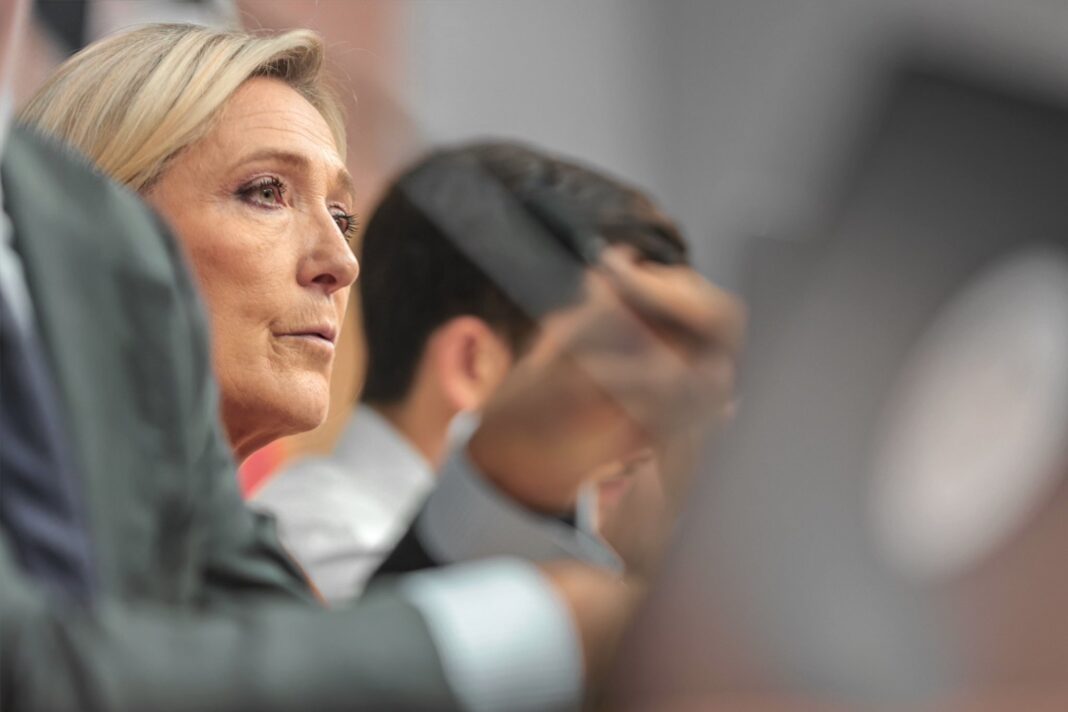 NEWS.ro: Procesul în apel al lui Marine Le Pen a început la Paris. Ea contestă decizia prin care i s-a interzis să candideze timp de cinci ani