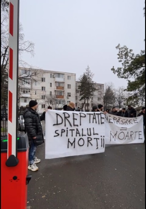 NEWS.ro: Protest la Spitalul Judeţean de Urgenţă Buzău, după decesul unui tânăr de 25 de ani, rănit într-un accident rutier - VIDEO