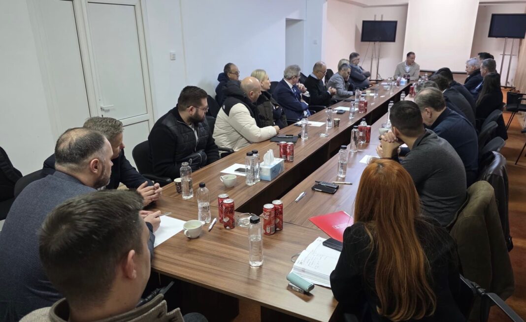 NEWS.ro: PSD Bucureşti: Rareş Hopincă,  Alexandru Hazem Kansou şi  Adrian Vigheciu, propuşi să preia interimatul filialelor PSD Sector 2, 4 şi 6, după demisia preşedinţilor. Băluţă: Organizaţia PSD Bucureşti are nevoie de o nouă abordare