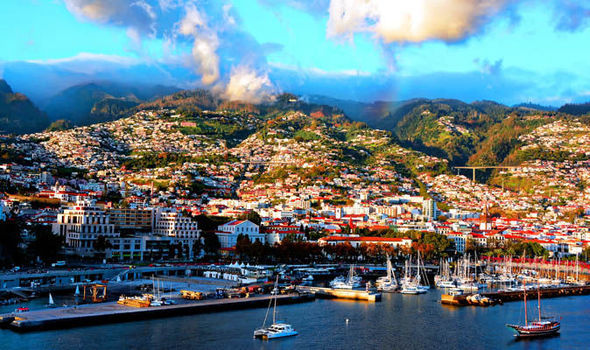 NEWS.ro: Război, alcool şi mopede: excluderi surprinzătoare din asigurările de călătorie