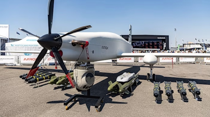 NEWS.ro: Renault se lansează într-un proiect în vederea creării unei filiere franceze de drone militare, printr-un parteneriat cu Turgis Gaillard, în valoare de 1 mld. €, pe o perioadă de zece ani