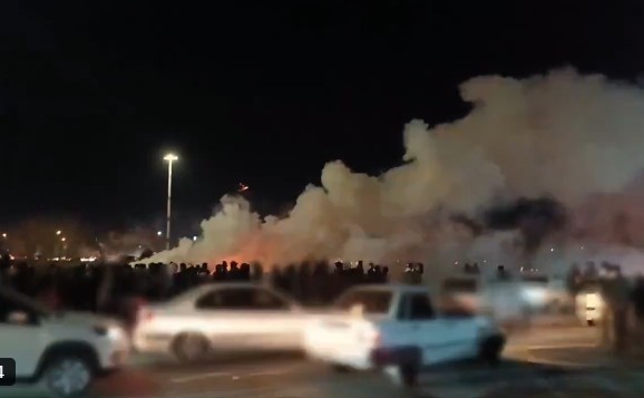 NEWS.ro: Reuters: Iranul a avertizat statele din regiune că va lansa atacuri asupra bazelor americane în cazul în care va fi atacat. Contactele Teheranului cu Steve Witkoff au fost suspendate. SUA vor ataca, potrivit unei evaluări a Israelului