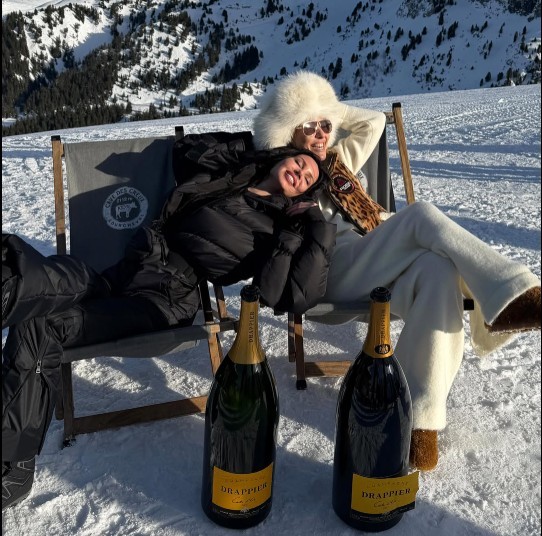 NEWS.ro: Şampanie, hotel de lux, avion privat, concert Patricia Kaas. Scandal în Rusia după o călătorie a unor vedete ruse în staţiunea franceză Courchevel