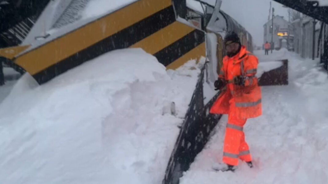 NEWS.ro: Şase morţi şi transporturi perturbate în mai multe ţări europene din cauza episodului de iarnă severă. Vremea se va înrăutăţi miercuri, potrivit prognozelor