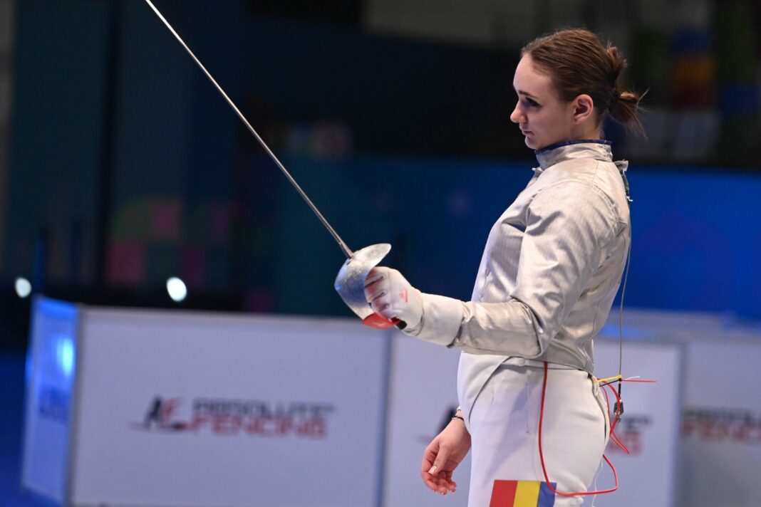 NEWS.ro: Scrimă: Medalie de argint la Tbilisi, pentru Amalia Covaliu, în Cupa Mondială pentru juniori