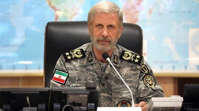 NEWS.ro: Şeful armatei iraniene se declară pregătit să dea un „răspuns zdrobitor” ameninţărilor externe şi anunţă că a pregătit 1.000 de drone