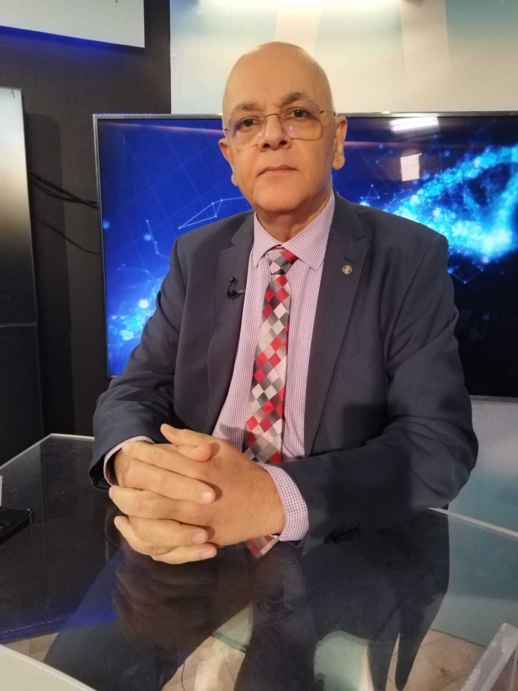 NEWS.ro: Şeful DSU: Ar fi frumos când ai un pic de timp, în loc să rulezi pe telefon, mai degrabă intră pe ”Fii pregătit”, măcar 10 minute pe zi/ E făcut pentru fiecare om să se informeze din timp