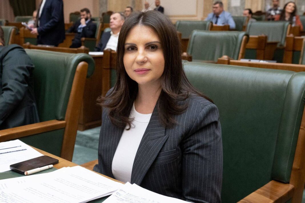 NEWS.ro: Senatorul PNL Gabriela Horga: Guvernul Bolojan a încheiat anul 2025 cu un deficit bugetar de 7,65% din PIB, mai mic cu 0,7% din PIB faţă de cel programat (8,4%). Putem să spunem că este un adevărat miracol bugetar / Atac la Câciu şi la PSD