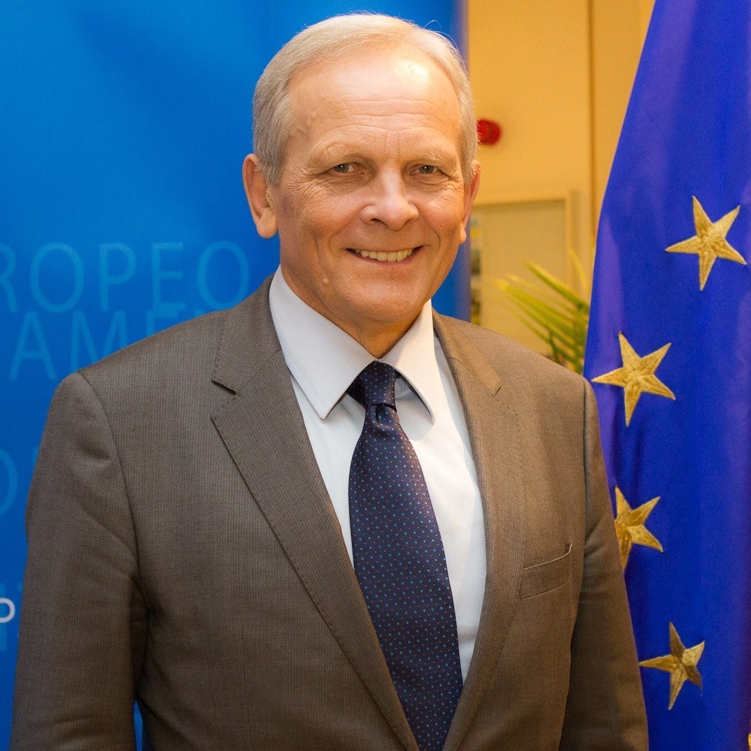 NEWS.ro: Stolojan: Îl ştiu bine pe Bolojan şi el va respecta înţelegerea. Ăsta e interesul fundamental al PSD, restul e jocul politic al PSD de a încerca în acest ocean de nemulţumire creat de aplicarea reformelor să nu fie ţinta directă a nemulţumirii populaţiei