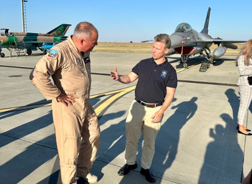 NEWS.ro: Suedia cumpără zece sateliţi militari şi drone de spionaj, de război electronic, kamikaze, de deminare şi de supraveghere maritimă în valoare de aproape 374 mil. €. ”Ameninţării tot mai mari a Rusiei i se adaugă imprevizibilitatea sporită a SUA”, avertize