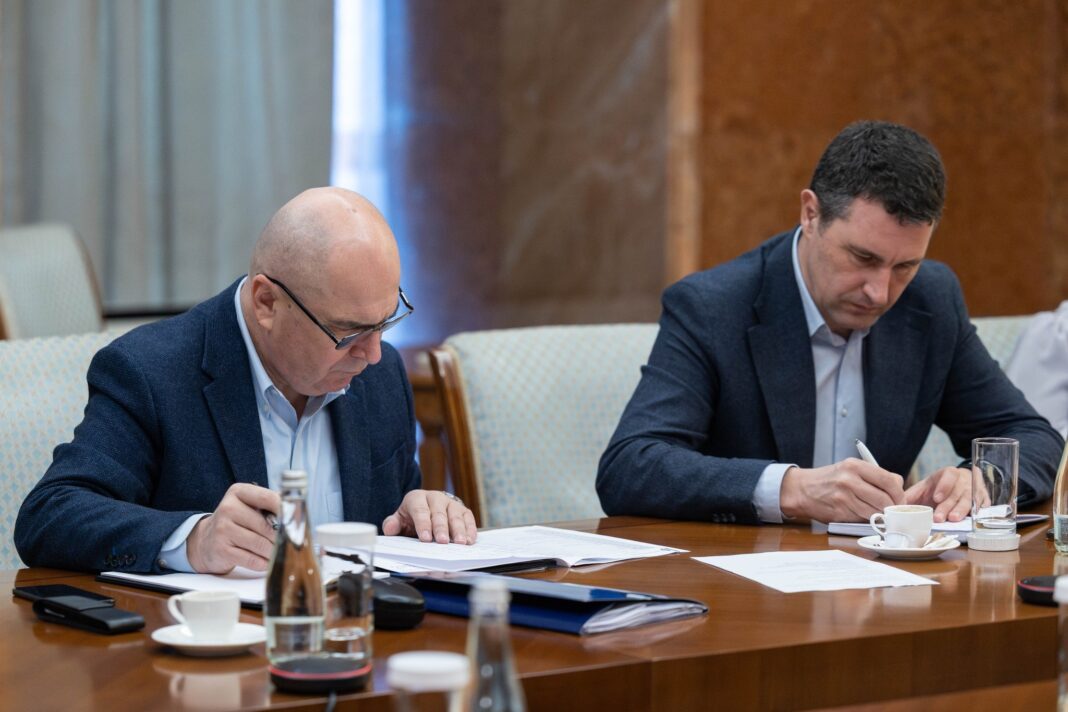 NEWS.ro: Tanczos Barna, după ce au început discuţiile pentru buget: Peste 10 ministere prezintă bilanţul anului trecut şi baza de la care putem porni / Abordarea - Investiţii tratate ca prioritate, un stat mai suplu, echilibru şi predictibilitate
