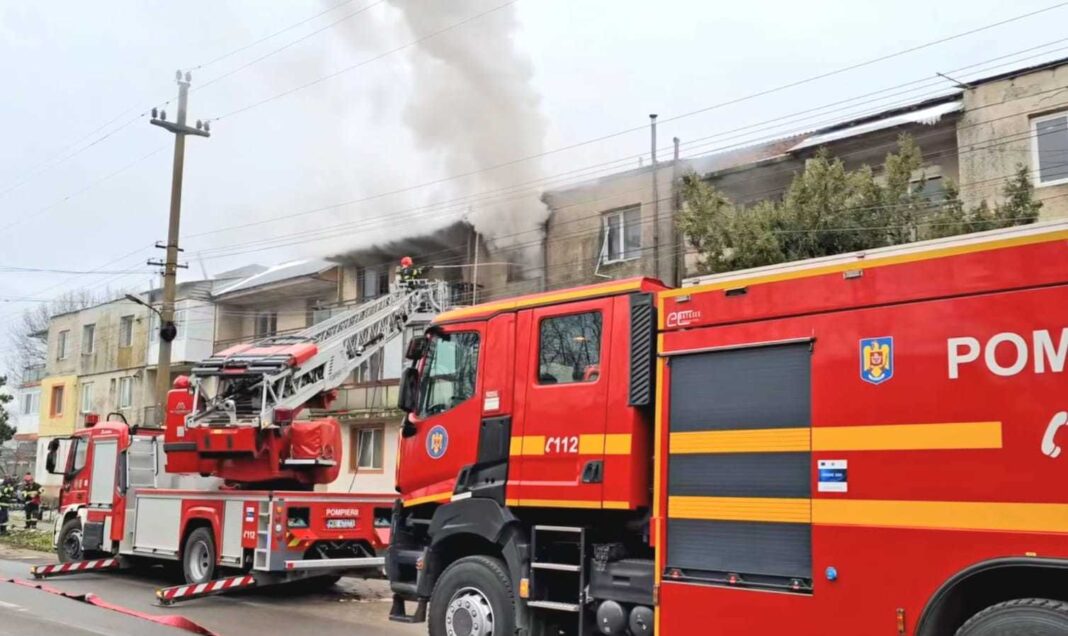 NEWS.ro: Teleorman: Incendiu cu victime, într-un bloc din comuna Brânceni. O persoană a suferit arsuri şi alta a fost intoxicată cu fum