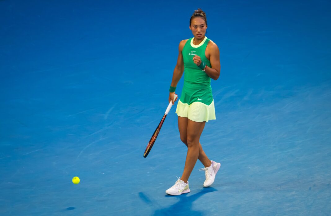 NEWS.ro: Tenis: Chinezoaica Zheng Qinwen, finalistă în 2024, nu va evolua la ediţia din acest an a Australian Open