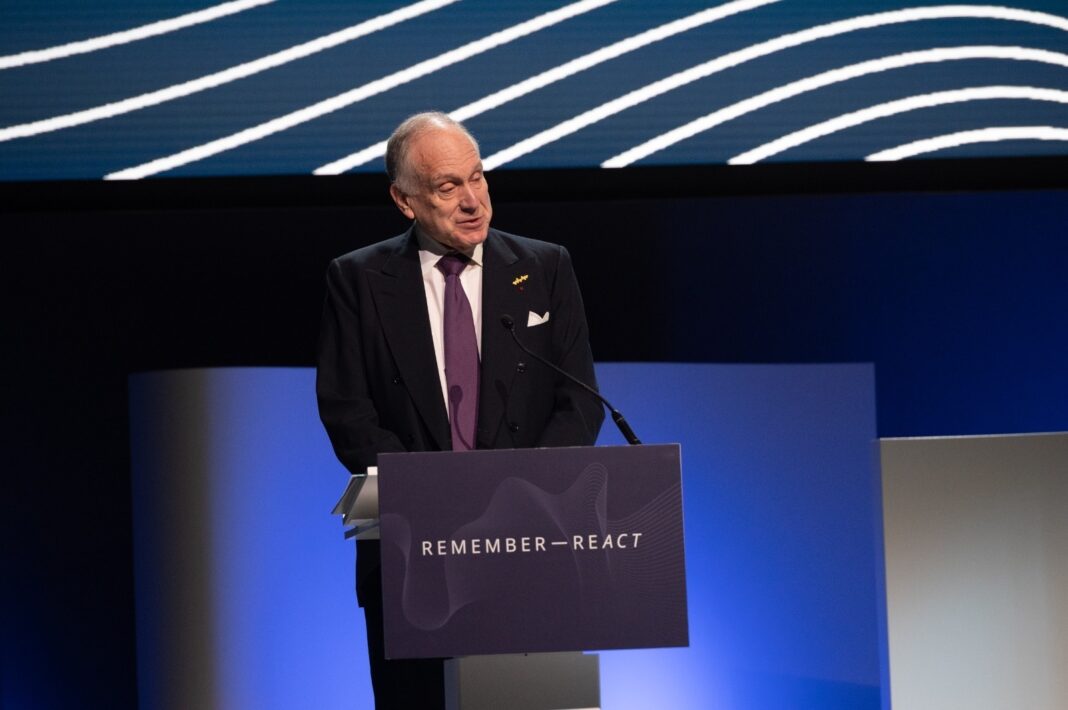 NEWS.ro: The Guardian: Miliardarul Ronald Lauder l-ar fi încurajat pe Trump să preia Groenlanda. Prietenul preşedintelui SUA are acum afaceri pe insulă şi ar fi obţinut un contract de exploatare a litiului şi în Ucraina