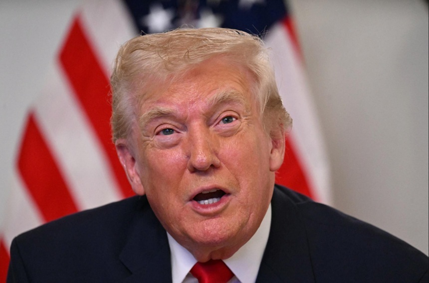 NEWS.ro: Trump afirmă că liderii iranieni l-au sunat pentru a negocia /Referitor la protestele din Iran: „Armata analizează situaţia, iar noi luăm în calcul opţiuni foarte puternice. Vom lua o decizie” - CNN