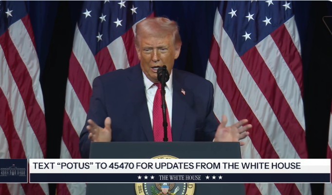 NEWS.ro: Trump către republicanii din Camera Reprezentanţilor: Dacă nu câştigăm alegerile intermediare, voi fi pus sub acuzare - VIDEO