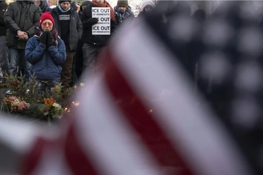 NEWS.ro: Trump îşi trimite însărcinatul cu politica expulzării în masă a imigranţilor, Tom Homan, în Minnesota, unde furia creşte neîncetat împotriva ICE