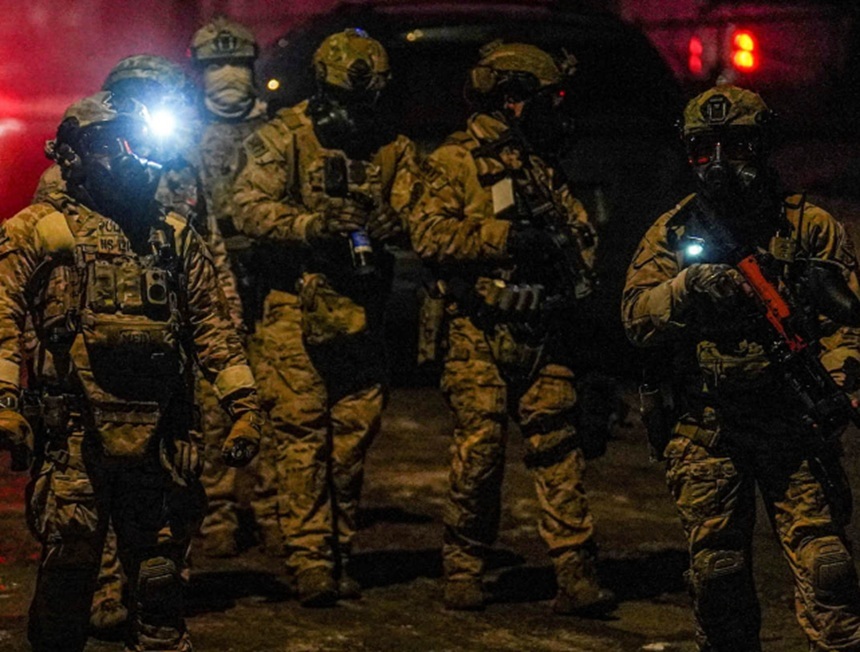 NEWS.ro: Trump nu vede ”niciun motiv, pentru moment” să invoce Insurrection Act în Minnesota, după uciderea americancei Renee Good de către un poliţist ICE. Insurrection Act, inocat ultima oară de George Bush tatăl, în 1992