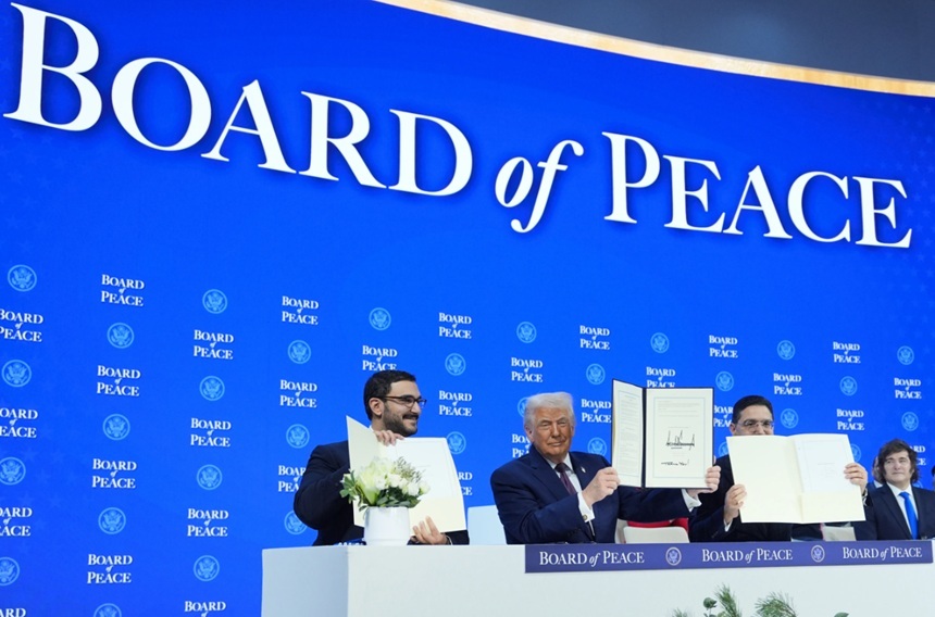 NEWS.ro: Trump semnează cu alţi lideri documentele ”Consiliului Păcii”, la Davos, şi anunţă ambiţiile globale ale instanţei, fără să-i facă publică ”Charta”, fără să ofere detalii despre mandatul acestuia, felul cum va funcţiona sau ce va face pentru a opri confli