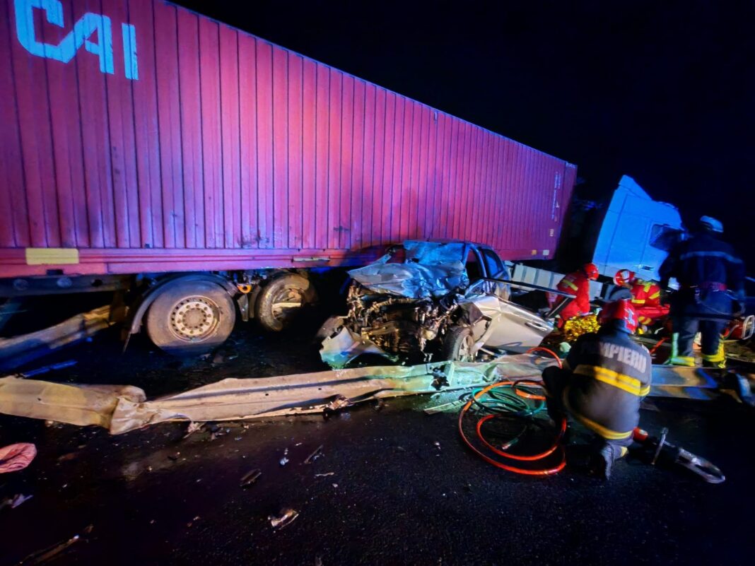 NEWS.ro: UPDATE - Accident între un ansamblu auto şi un autoturism, pe sensul Deva - Sibiu al A1. O persoană a murit  şi două, inclusiv o fetiţă de 6 ani, au fost rănite. Traficul a fost deviat - FOTO