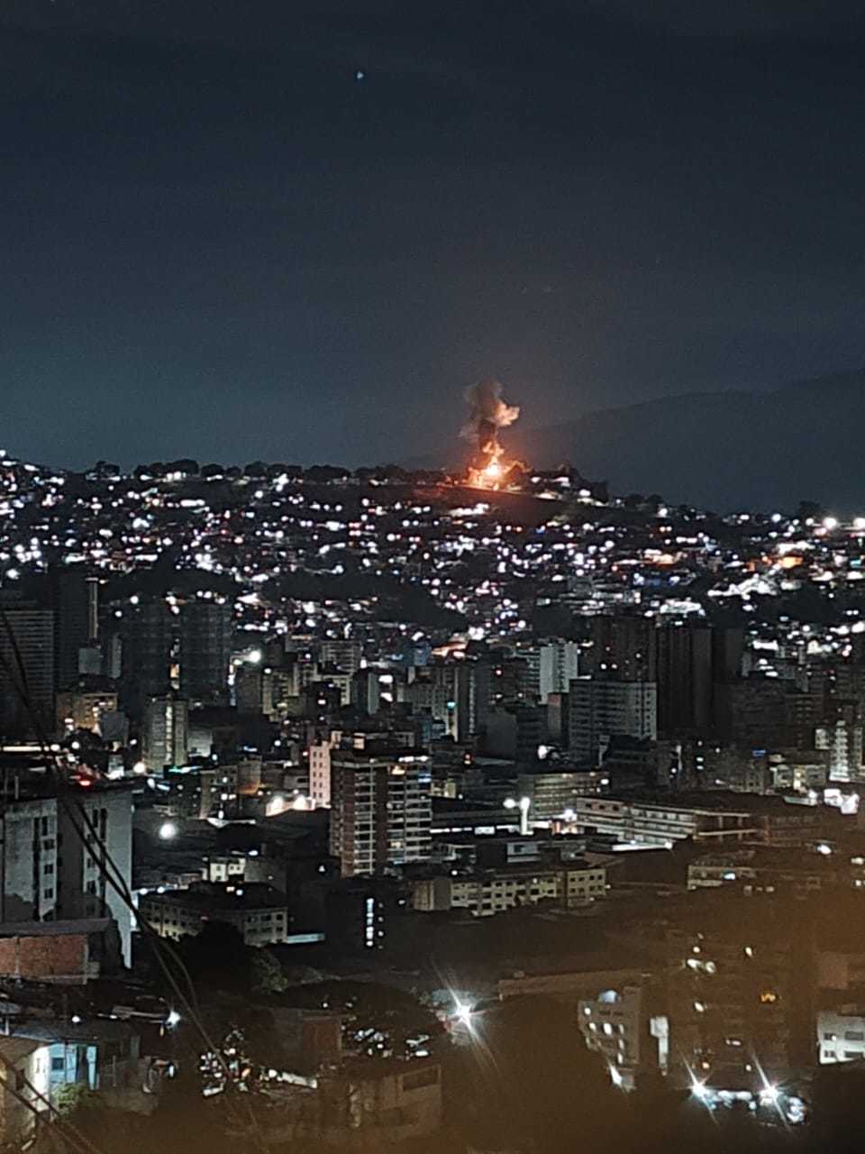 NEWS.ro: UPDATE - Explozii puternice în capitala Venezuelei. Autorităţile de la Caracas acuză SUA că încearcă să „preia controlul” asupra resurselor ţării