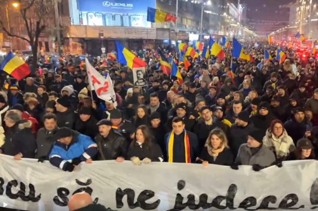 NEWS.ro: UPDATE - Protest faţă de Guvern, organizat de AUR/ Participanţii, care au pornit în marş spre Piaţa Victoriei, scandează ”Călin Georgescu preşedinte!”
