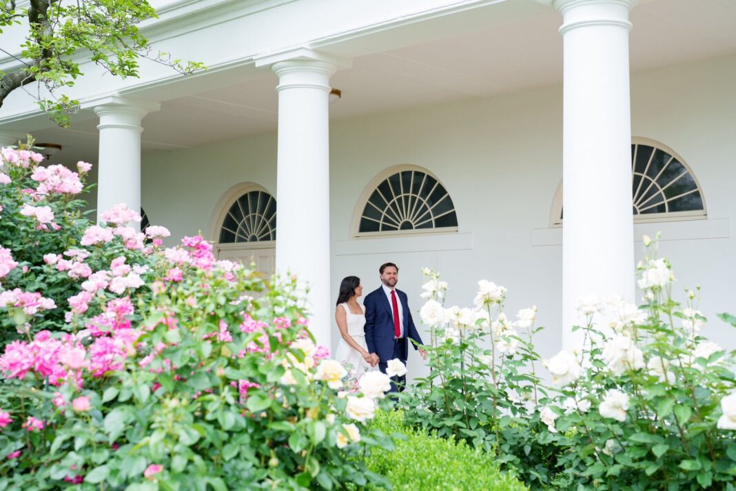 NEWS.ro: Vicepreşedintele SUA JD Vance şi soţia sa Usha aşteaptă un al patrulea copil în iulie