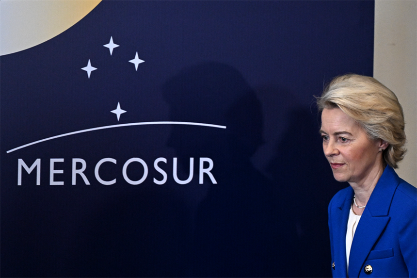 NEWS.ro: Von der Leyen la evenimentul semnării acordului UE–Mercosur: ”Când Europa şi Mercosur vorbesc împreună, lumea ascultă”; Acordul deschide oportunităţi pentru ”700 de milioane de cetăţeni”