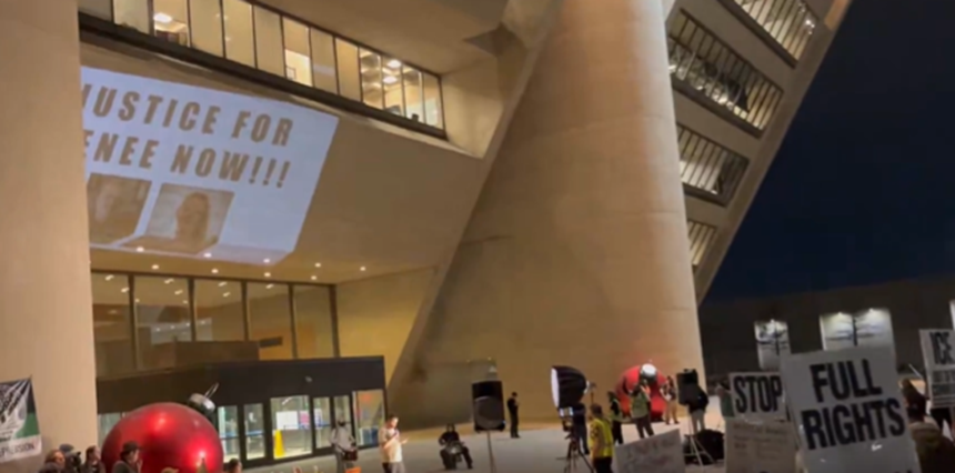 NEWS.ro: Zeci de persoane au fost reţinute de poliţie în timpul protestelor din Minneapolis, după uciderea unei femei de către un agent ICE