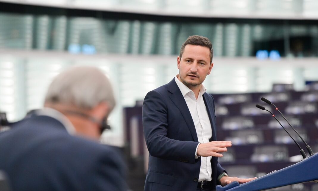 Nicu Ștefănuță reacție dură la adresa lui George Simion: Să-ți stea în gât tortul ăla!