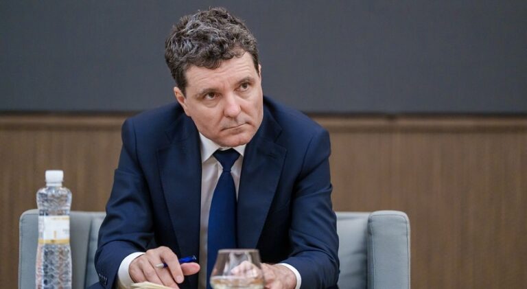 Nicușor Dan a rămas blocat în Franța. Care este motivul