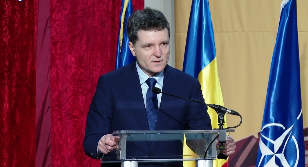 Nicușor Dan, întâmpinat de protestatari la Iași, de Ziua Principatelor Române. Jandarmii, în alertă