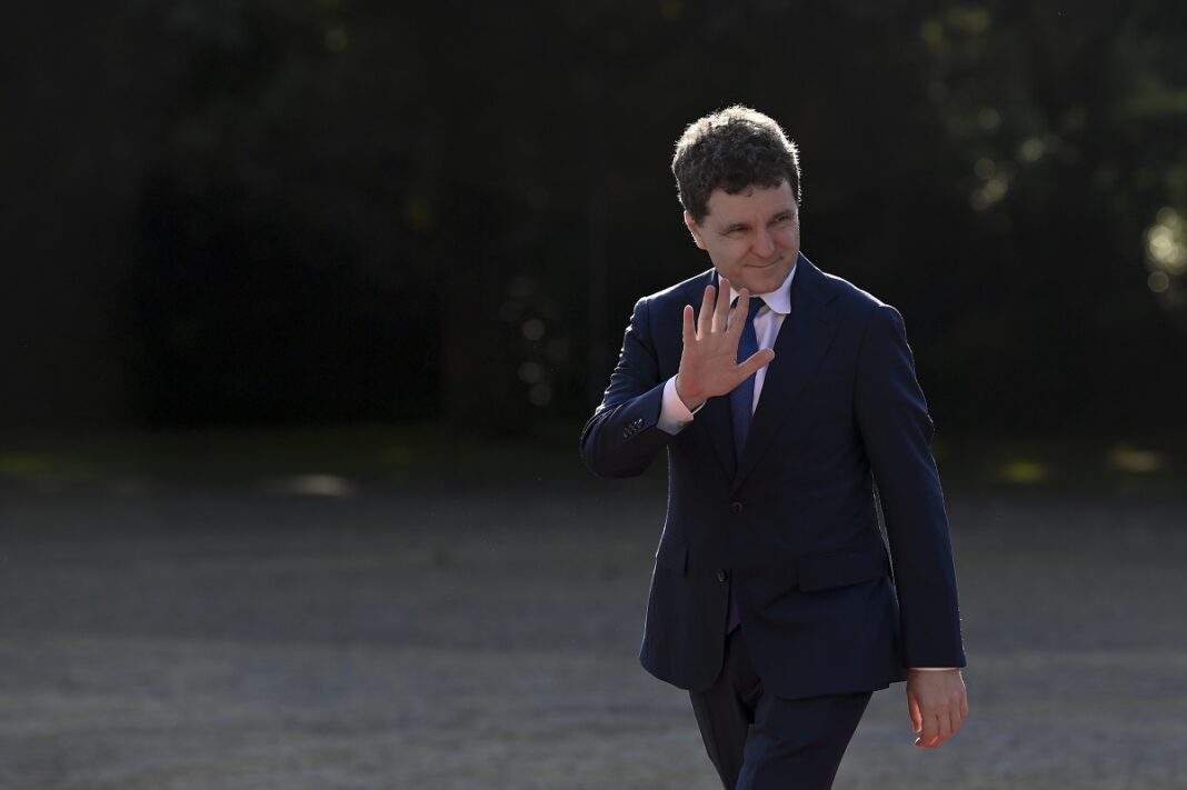 Nicușor Dan merge în deplasările externe cu o aeronavă militară: „Nu avem comunicații aici, eu 4 ore și jumătate am fost deconectat de realitatea din România și nu este normal”