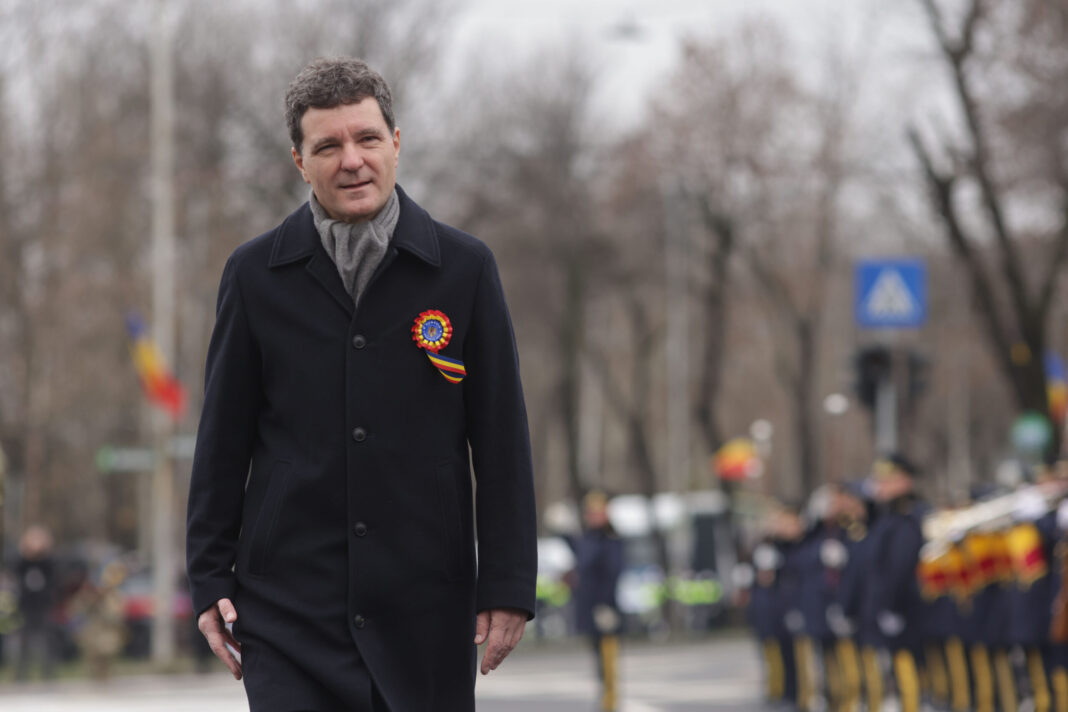 Nicușor Dan s-a adresat frontal celor care îl huiduiau la Focșani, de Ziua Unirii Principatelor: Dragi români care mă huiduiți, e dreptul vostru câștigat / Dar acest drept vine și cu o responsabilitate, haideți să vedem ce putem să facem pentru țara asta