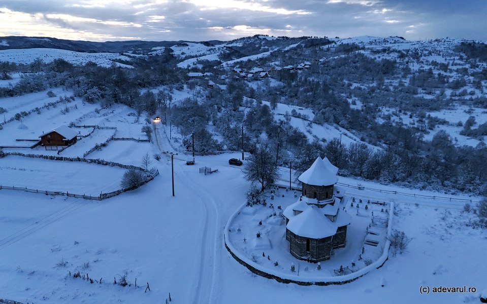 Ninsorile au lăsat în beznă o stațiune din Retezat și zeci de sate din Apuseni și Ținutul Pădurenilor