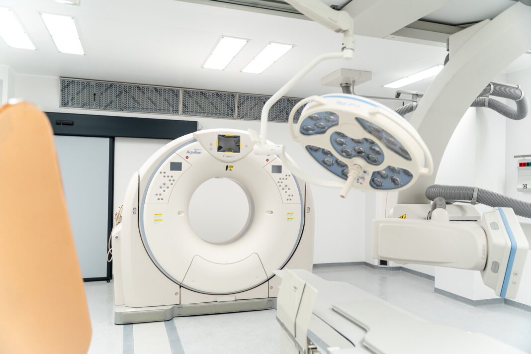 Noi reacții din sistem după dezvăluirea G4Media.ro despre radiologii de la Stat care ”își vând parafele” la privat / Șeful CNAS: ”Facem o mini-revoluție pe zona de controale” / Un rezident acuză că a fost forțat să lucreze la clinici private în timpul programului de la spitalul public