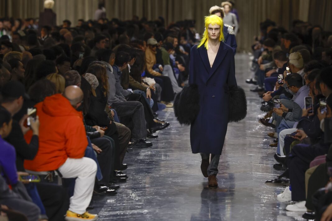 Noua colecție Dior Men de la Paris: multă valvă, puțină eleganță Dior