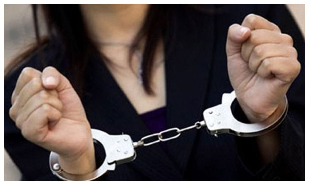 O femeie din Aiud care a născut acasă a băgat copilul într-un sac de gunoi și l-a ascuns între rufe