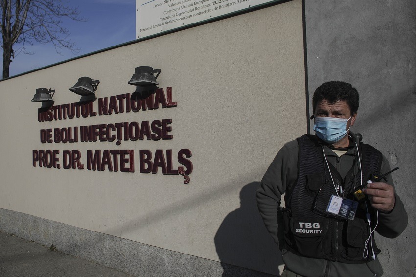 O fetiţă de 8 ani din Târgu Jiu, suspectă de meningo-encefalită acută, a fost transferată la Institutul Naţional „Matei Balş” în stare gravă, după ce inițial i s-a pus diagnosticul greșit