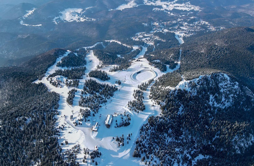 O parte din instalațiile de schi din Poiana Brașov sunt închise din cauza vântului / Funcționează deocamdată doar telegondola, telescaunul Ruia și cele două teleschiuri de la Bradul și Stadion