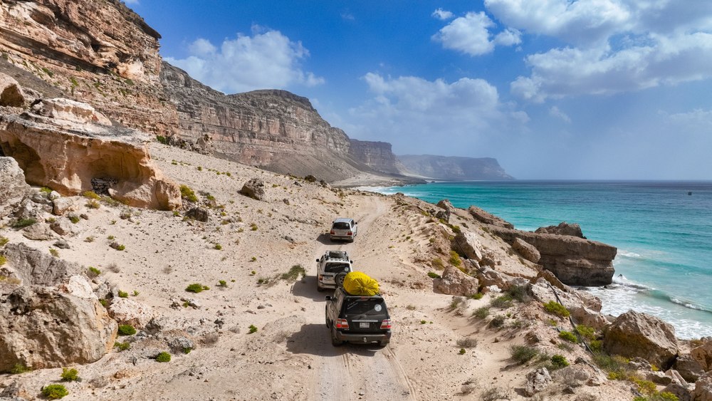 O româncă, blocată alături de sute de turiști pe o insulă pustie din Yemen: „Nimeni nu știe nimic”