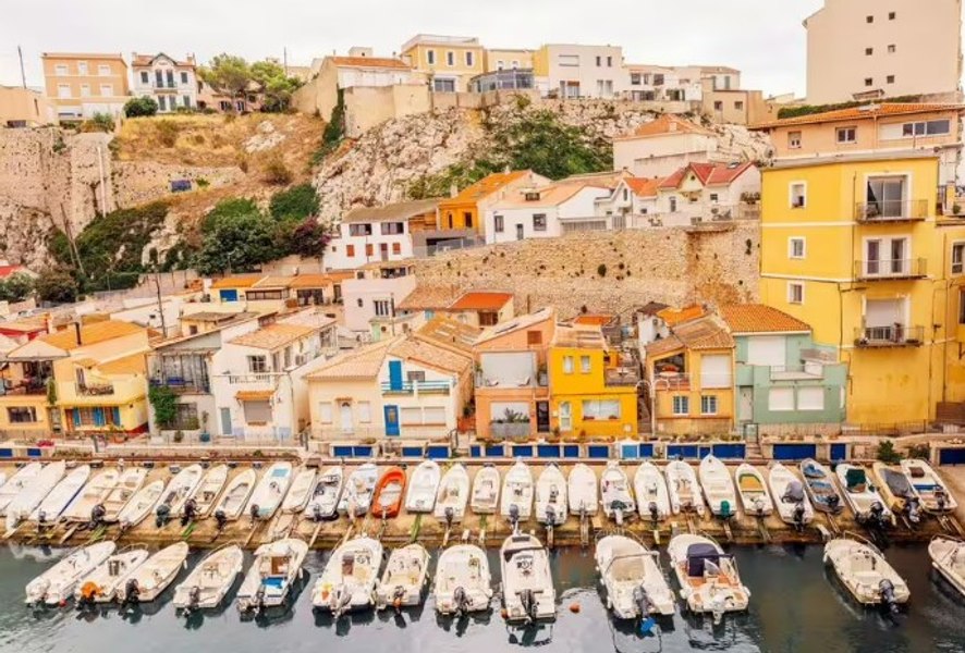 Orașul subestimat care a fost desemnat cel mai autentic din Europa: străzi înguste și pitorești, piețe și porturi pline de viață