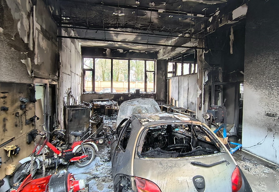Pagube de peste 500.000 de lei, în urma incendiului de la laboratorul Departamentului de Autovehicule Rutiere din cadrul Universității din Oradea / Clădirea nu era asigurată