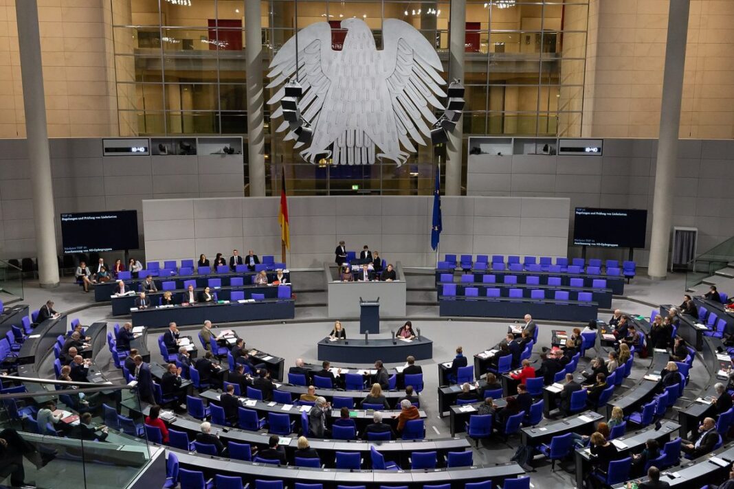 Parlamentul german aprobă reguli pentru simplificare procedurii achiziţionării de arme