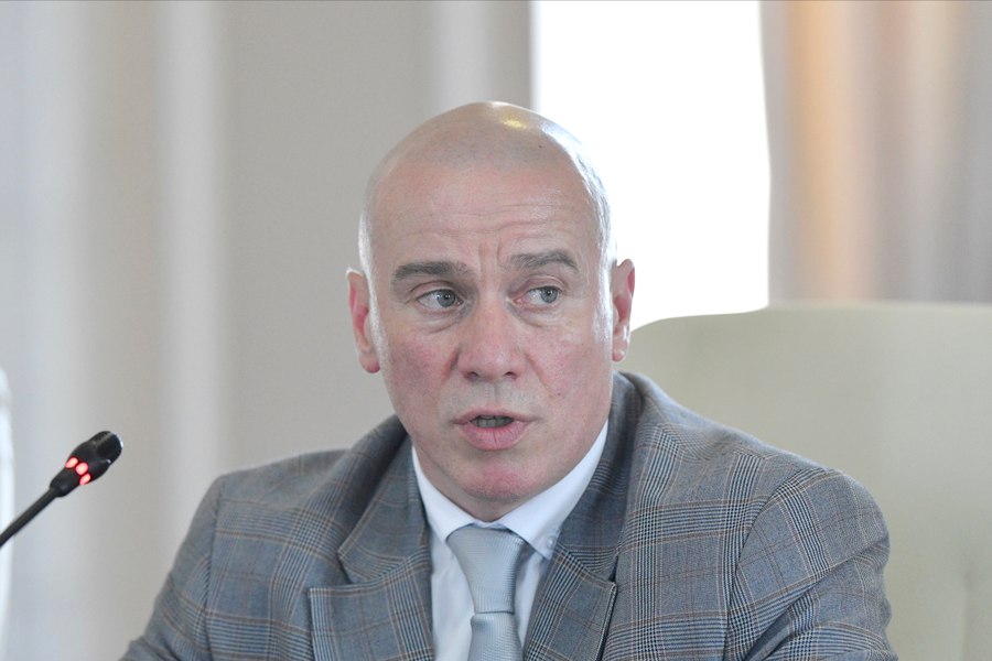 Petiție pentru demiterea Ministrului Culturii. Deciziile controversate care au dus la contestarea lui András Demeter