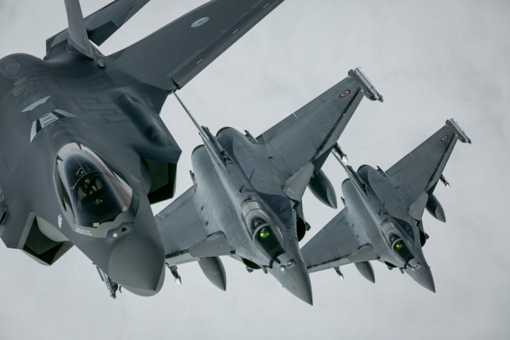 Piloții ucraineni de F-16 au renunțat la tacticile NATO, nu se potrivesc realității războiului cu Rusia / Trebuie să zboare la altitudini joase, pentru a reduce riscul de detectare și lovire