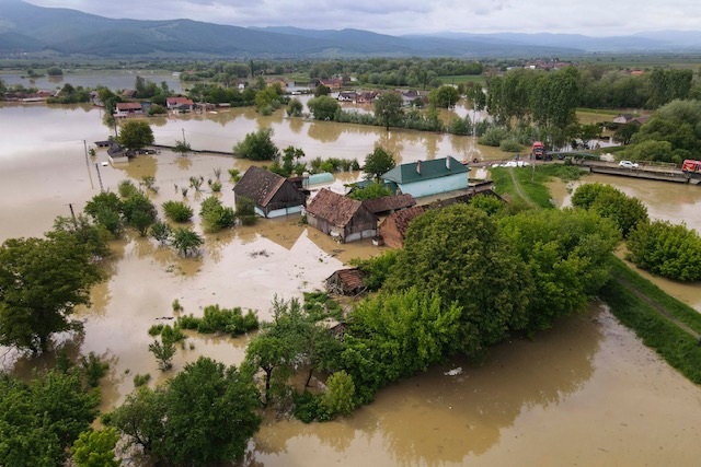 Ploile fac ravagii în sud și vest: intervenții de urgență în șase județe, trafic blocat și gospodării inundate
